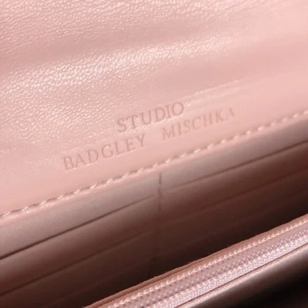 BADGLEY MISCHKA Blush V Quilting Center Crossbody Purse‎ Vegan Leather Chain NEW